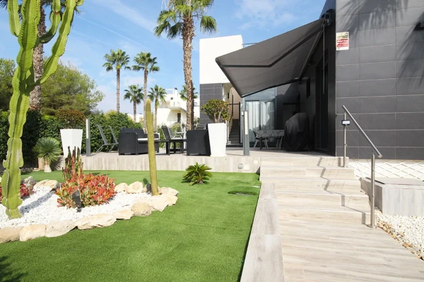 Modern 2 Bed Villa with Solarium &amp; Garden in La Fuente, Orihuela Costa - Gallery Image 1