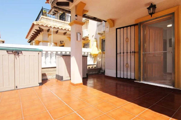 South-Facing 2 Bedroom Quad House in La Zenia with Spacious Driveway &amp; Solarium - Gallery Image 4