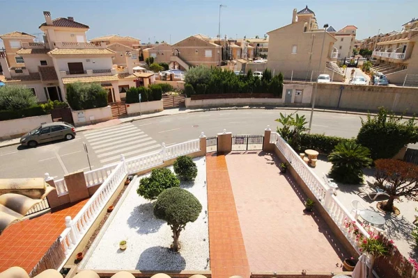 South-Facing 2 Bedroom Quad House in La Zenia with Spacious Driveway &amp; Solarium - Gallery Image 5