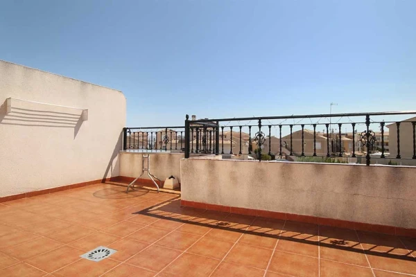 South-Facing 2 Bedroom Quad House in La Zenia with Spacious Driveway &amp; Solarium - Gallery Image 24