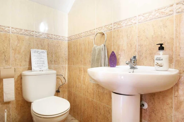 South-Facing 2 Bedroom Quad House in La Zenia with Spacious Driveway &amp; Solarium - Gallery Image 20