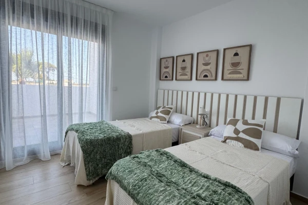 Key Ready Luxury Apartments in Santa Rosalía Lake &amp; Life Resort, Los Alcazares - Gallery Image 13