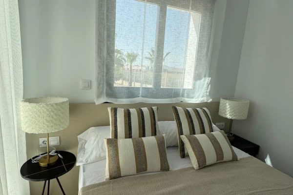 Key Ready Luxury Apartments in Santa Rosalía Lake &amp; Life Resort, Los Alcazares - Gallery Image 11