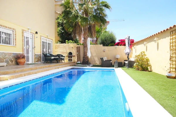 4 Bed Villa with Private Pool &amp; Separate Apartment in Las Filipinas, Orihuela Costa - Gallery Image 2