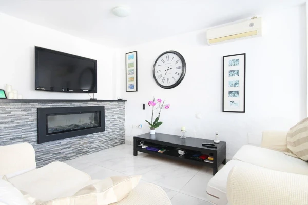 4 Bed Villa with Private Pool &amp; Separate Apartment in Las Filipinas, Orihuela Costa - Gallery Image 10