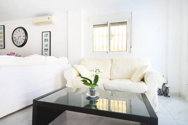 4 Bed Villa with Private Pool &amp; Separate Apartment in Las Filipinas, Orihuela Costa - Gallery Image 9
