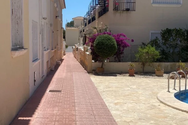 Ground Floor Apartment for Sale in Doña Pepa, Alicante | 2 Bed 1 Bath