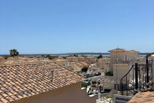 Ground Floor Apartment for Sale in Doña Pepa, Alicante | 2 Bed 1 Bath - Gallery Image 3