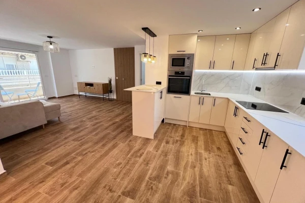 Renovated 3-Bedroom Apartment in Torrevieja | 300m from Beach - Gallery Image 15