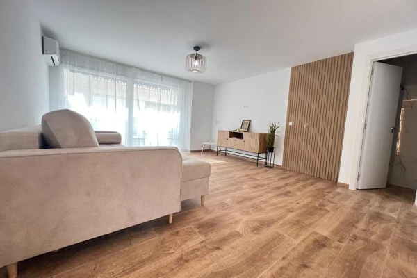 Renovated 3-Bedroom Apartment in Torrevieja | 300m from Beach - Gallery Image 6