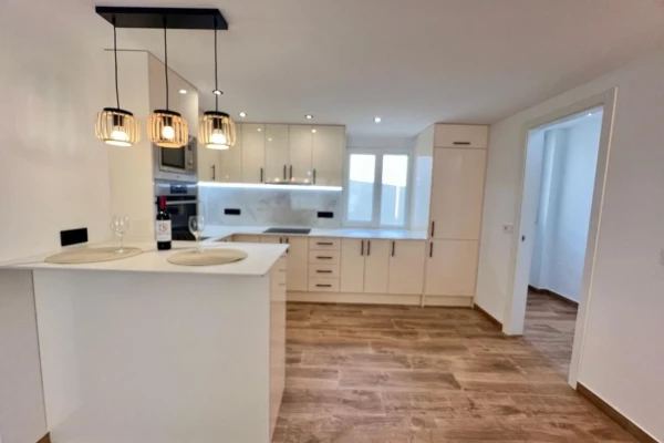 Renovated 3-Bedroom Apartment in Torrevieja | 300m from Beach - Gallery Image 3