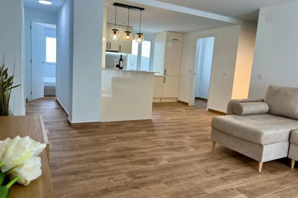 Renovated 3-Bedroom Apartment in Torrevieja | 300m from Beach - Gallery Image 12