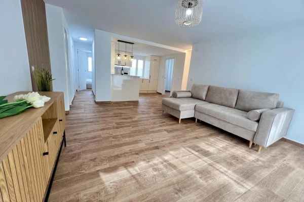 Renovated 3-Bedroom Apartment in Torrevieja | 300m from Beach - Gallery Image 11