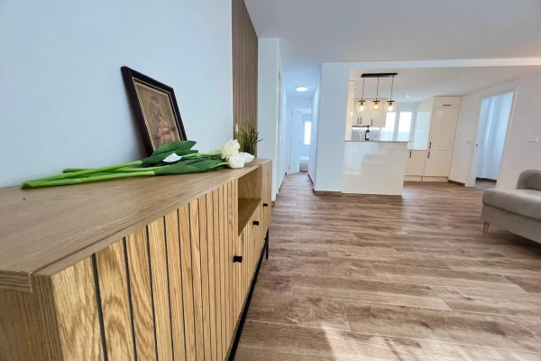 Renovated 3-Bedroom Apartment in Torrevieja | 300m from Beach - Gallery Image 10