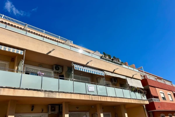 2-Bed Apartment in Torrevieja with communal Rooftop Pool | 1st Floor Near Beach - Gallery Image 7