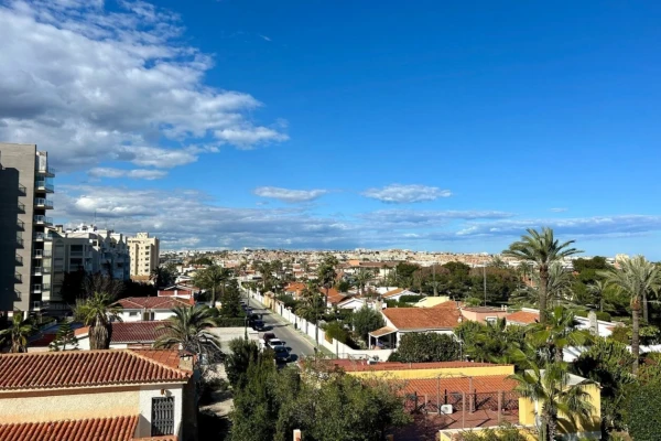2-Bed Apartment in Torrevieja with Rooftop Pool 