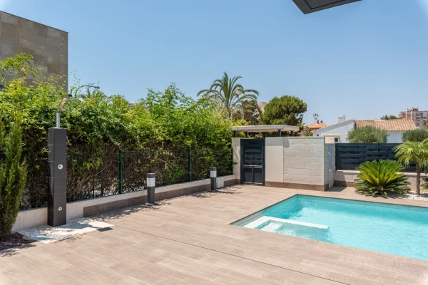 Luxury New Build Villa with Pool in La Manga  - 4 Bedrooms, 300m from Playa Honda - Gallery Image 4
