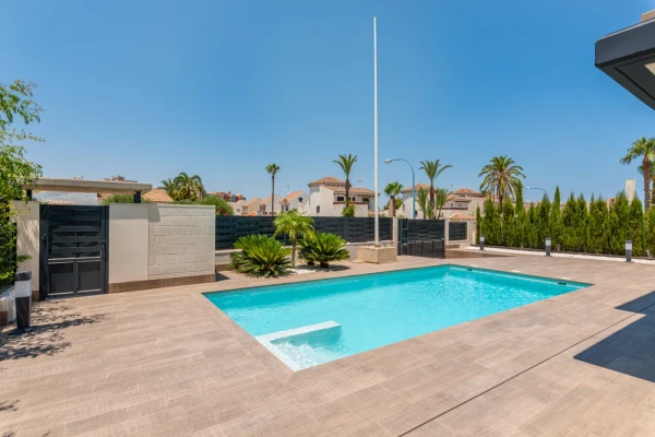 Luxury New Build Villa with Pool in La Manga  - 4 Bedrooms, 300m from Playa Honda - Gallery Image 5