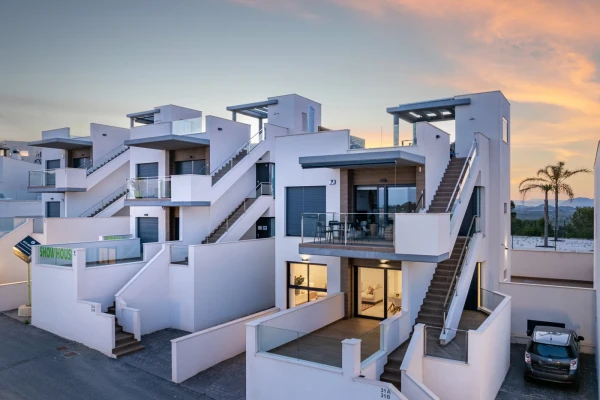 Modern bungalows in San Miguel de Salinas