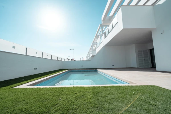 Ground Floor Bungalow with Spacious Terrace &amp; Private Pool in Mirador Hills Resort - Gallery Image 22