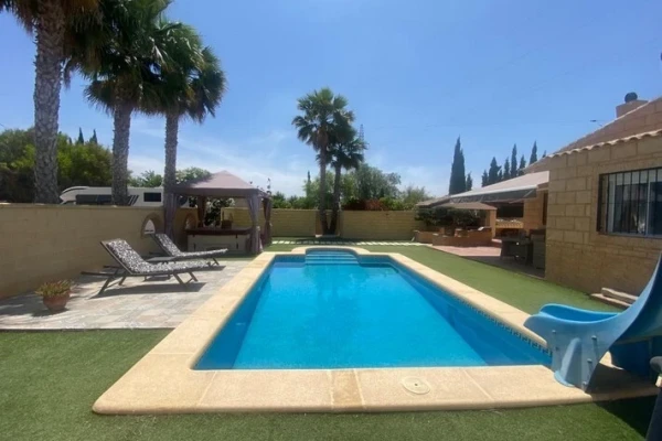 5 Bedroom Country House with Pool &amp; Gym in Albatera  - Gallery Image 11