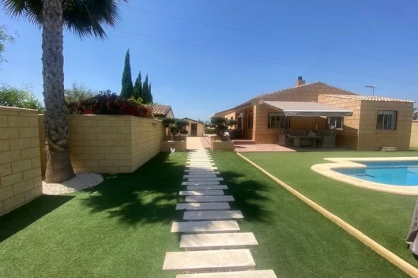 5 Bedroom Country House with Pool &amp; Gym in Albatera  - Gallery Image 1