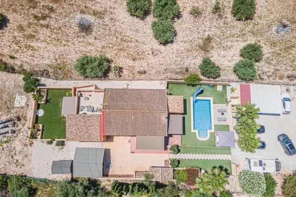 5 Bedroom Country House with Pool &amp; Gym in Albatera  - Gallery Image 7