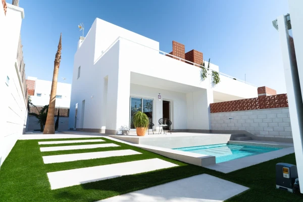 Key Ready 3-Bed Villa with Pool & Solarium in Pilar de la Horadada