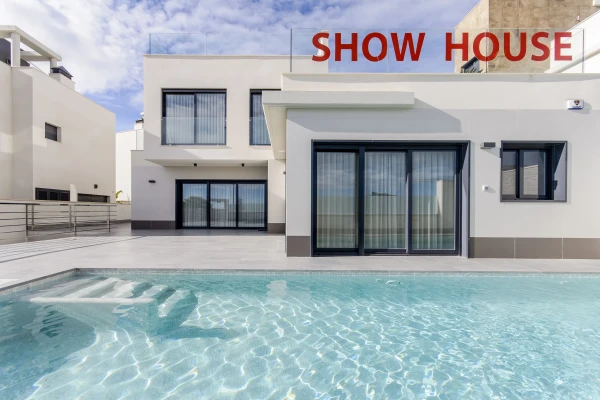 Penelope Model - Elegant 3 Bedroom Villa with Pool, Garden &amp; Solarium - Gallery Image 18
