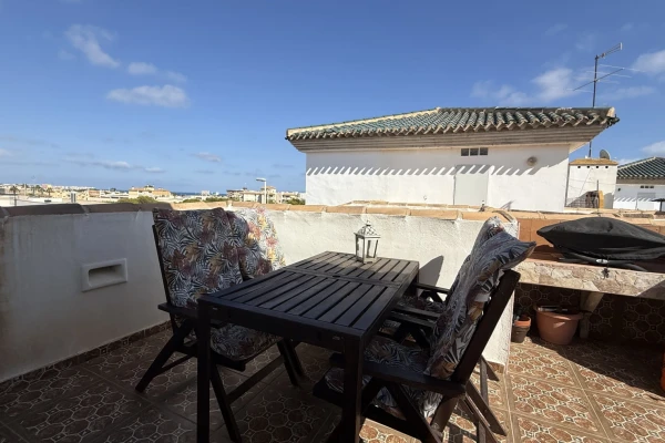 Beautiful 3-Bedroom Apartment with Sunny Terrace in La Zenia - Gallery Image 23