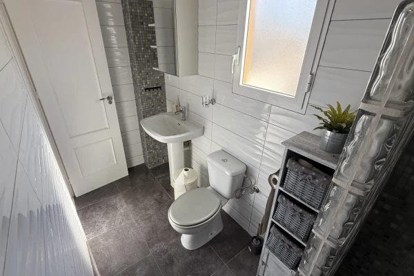 Beautiful 3-Bedroom Apartment with Sunny Terrace in La Zenia - Gallery Image 18