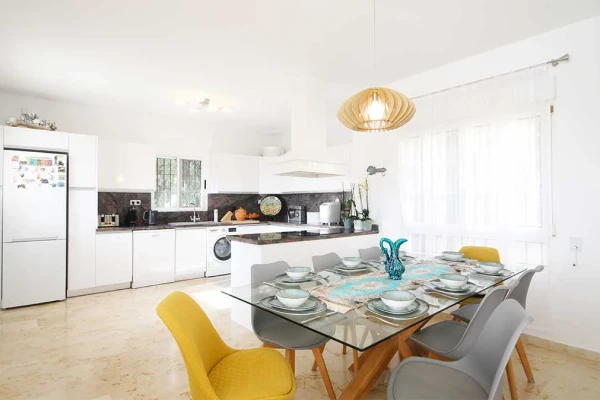 Luxury 4 Bed Villa with Infinity Pool &amp; Sea Views in Las Ramblas Golf, Orihuela Costa - Gallery Image 26