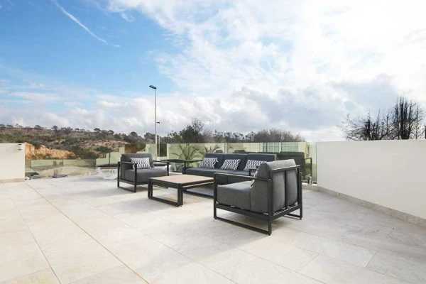 Luxury 4 Bed Villa with Infinity Pool &amp; Sea Views in Las Ramblas Golf, Orihuela Costa - Gallery Image 13