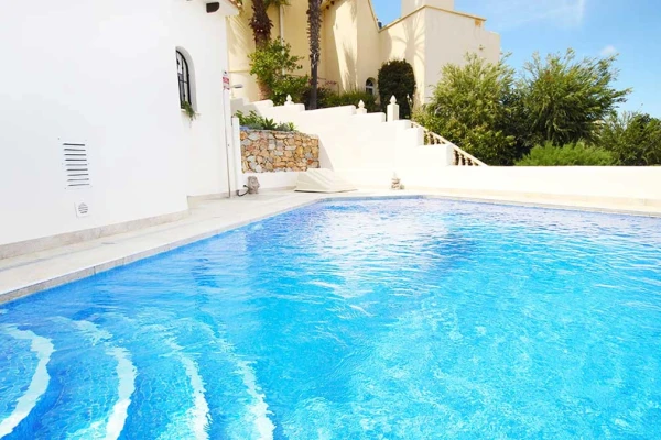 Luxury 4 Bed Villa with Infinity Pool &amp; Sea Views in Las Ramblas Golf, Orihuela Costa - Gallery Image 1