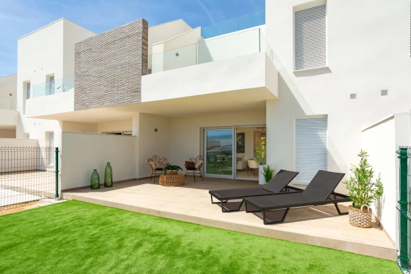 Key Ready 3-Bed 2-Bath Zante Apartment 