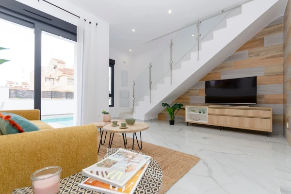 Modern 3-Bed Villa with Pool in Torrevieja  - Gallery Image 2