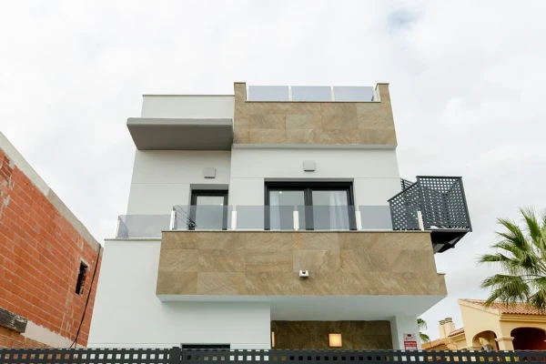 Modern 3-Bed Villa with Pool in Torrevieja  - Gallery Image 12