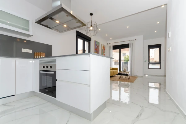 Modern 3-Bed Villa with Pool in Torrevieja  - Gallery Image 19