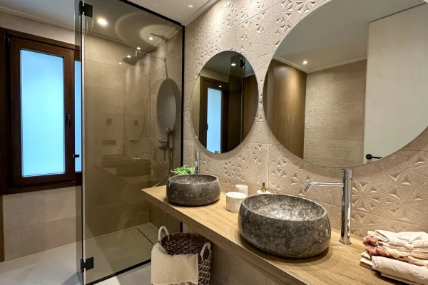 Key Ready 3-Bed 2-Bath Villa Saria with Pool &amp; Garden, Mar Egeo - Gallery Image 5