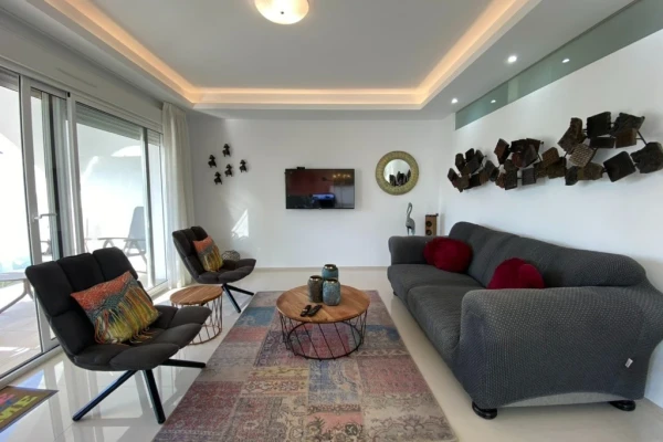 Modern Penthouse with Private Rooftop Solarium &amp; Lagoon Views – Ciudad Quesada - Gallery Image 5