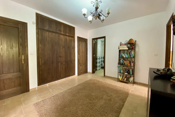 Spacious 3-Bedroom Villa with Private Pool For Sale in Algorfa - Gallery Image 27