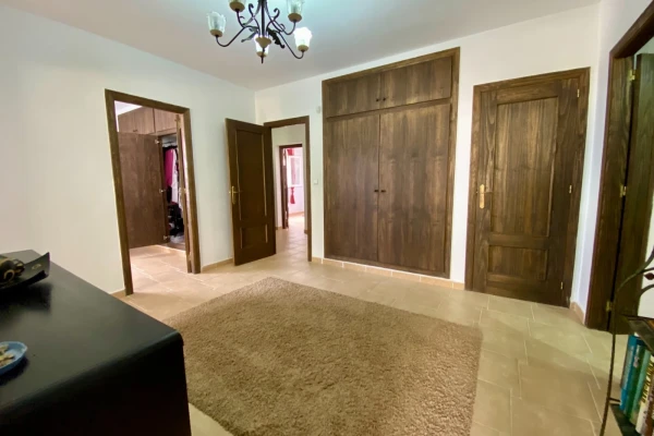 Spacious 3-Bedroom Villa with Private Pool For Sale in Algorfa - Gallery Image 26