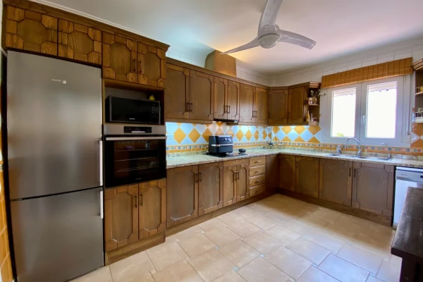 Spacious 3-Bedroom Villa with Private Pool For Sale in Algorfa - Gallery Image 11