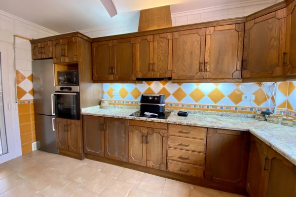 Spacious 3-Bedroom Villa with Private Pool For Sale in Algorfa - Gallery Image 13