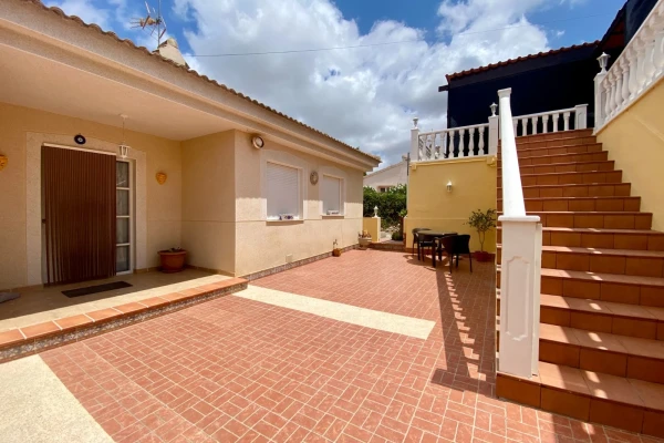 Spacious 3-Bedroom Villa with Private Pool For Sale in Algorfa - Gallery Image 34