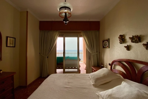 Frontline 3-Bedroom Apartment with Panoramic Sea Views - Playa del Cura, Torrevieja - Gallery Image 20