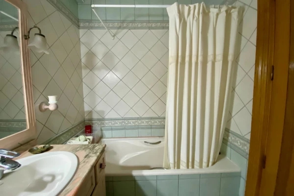 Frontline 3-Bedroom Apartment with Panoramic Sea Views - Playa del Cura, Torrevieja - Gallery Image 27