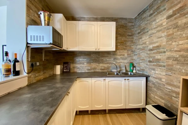 Detached Villa with Guest Chalet, Pool and Garages – 2 Minutes from Quesada Centre - Gallery Image 13