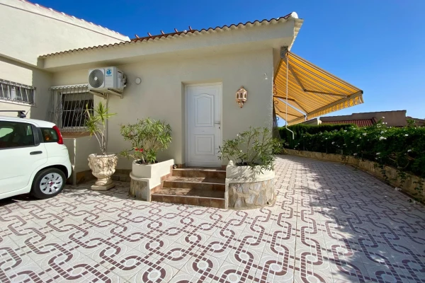 Detached Villa with Guest Chalet, Pool and Garages – 2 Minutes from Quesada Centre - Gallery Image 39