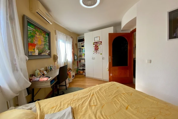 Detached Villa with Guest Chalet, Pool and Garages – 2 Minutes from Quesada Centre - Gallery Image 19